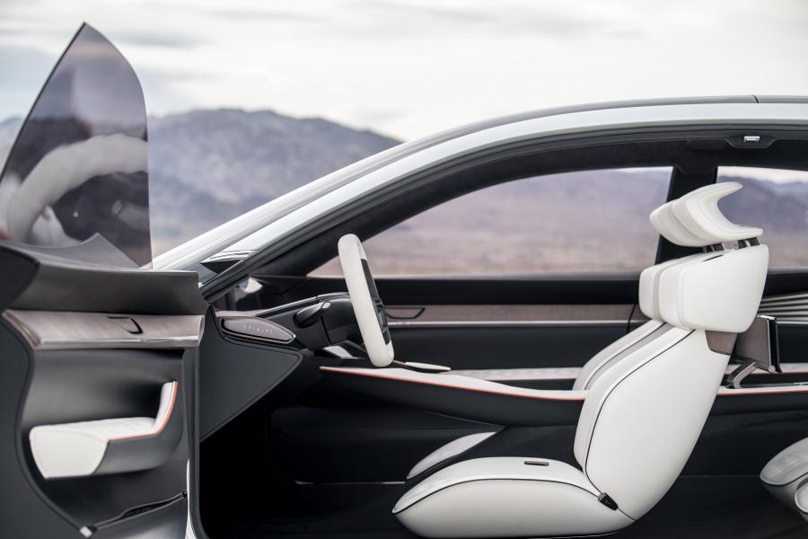 Интерьер Infiniti Q Inspiration Concept 2018 года  (фото 12 из 60)